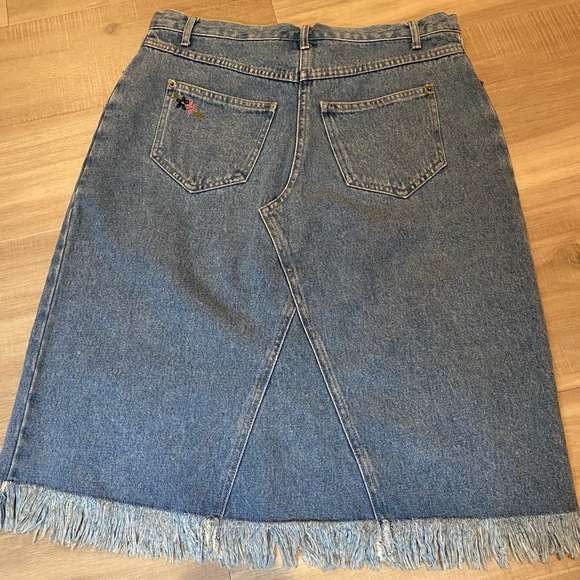 Carole Little Sport Women’s Denim Embroidered Skirt - Picture 2 of 6
